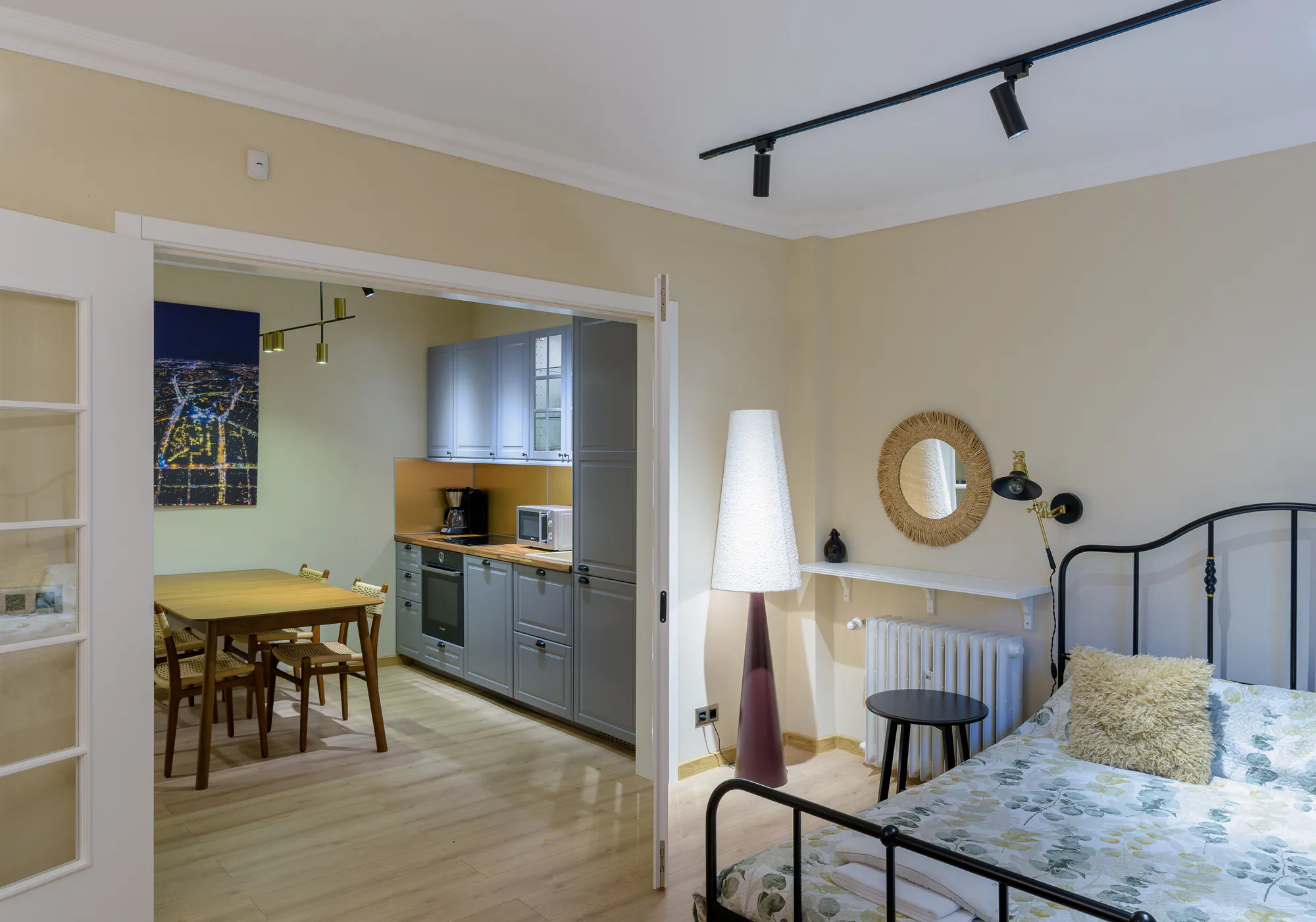 Glazed doors connecting the bedroom with the kitchen and dining area