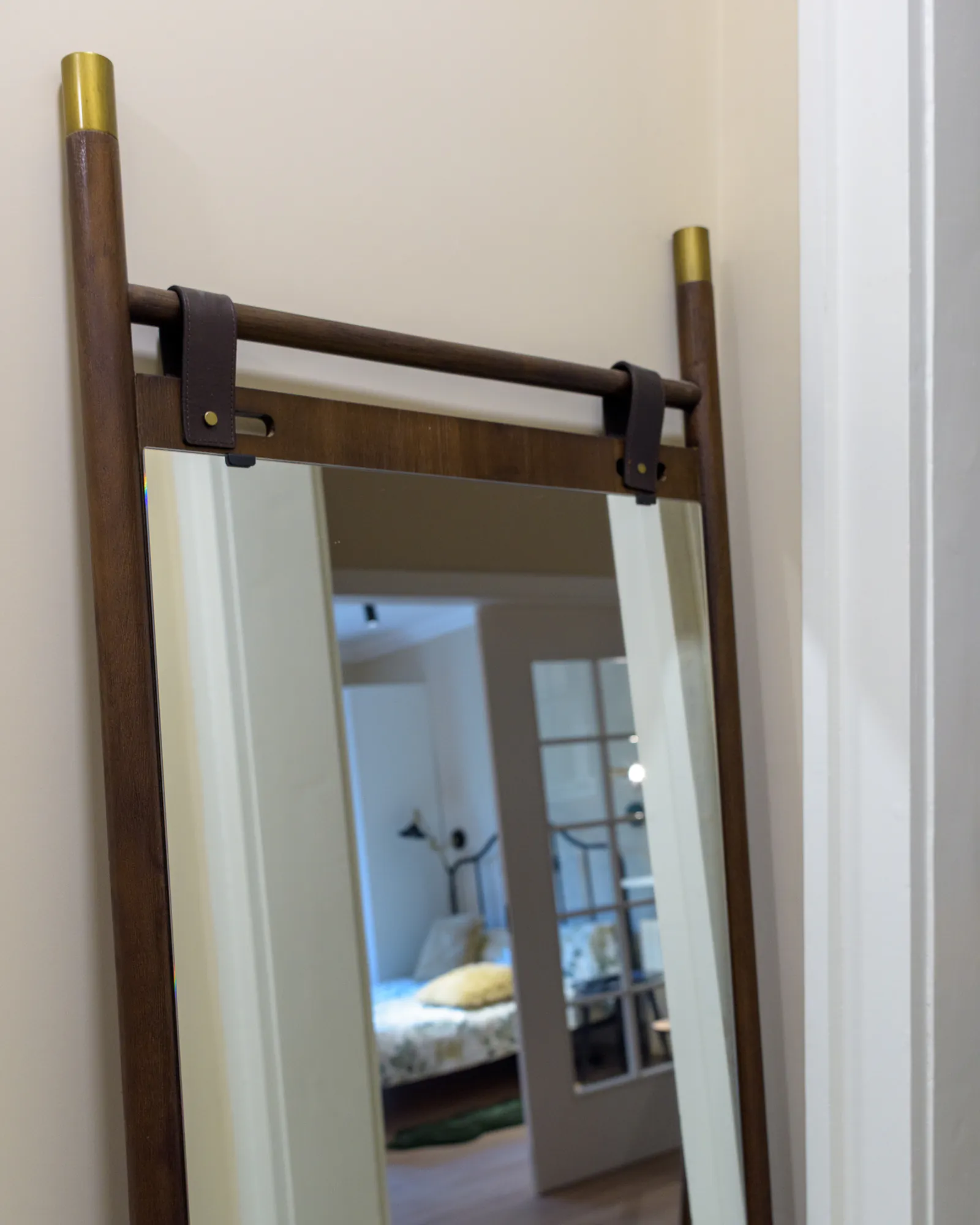 Standing mirror in wood with leather straps and brass caps